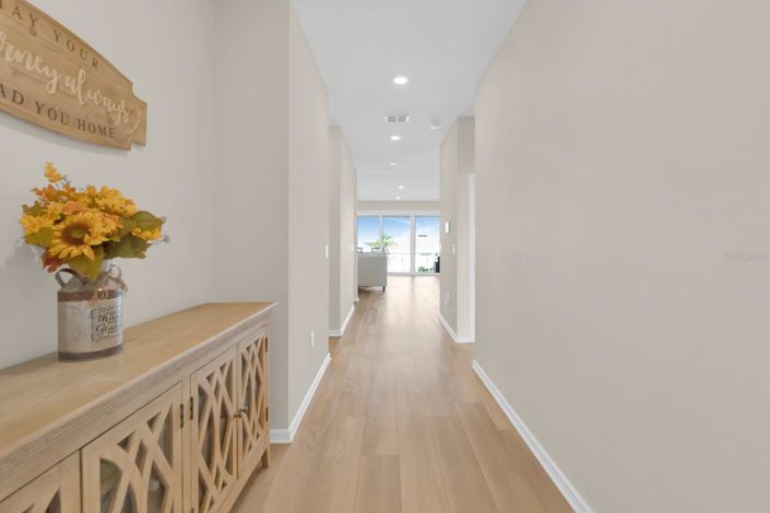 Image No.7-5 Bed House for sale