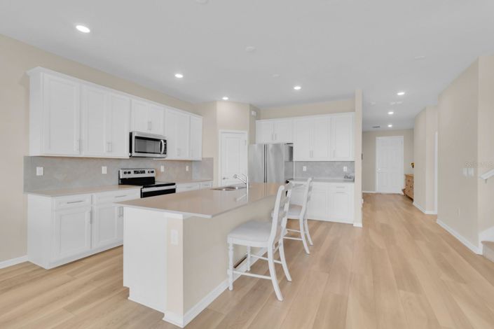 Image No.8-5 Bed House for sale