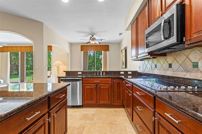 Image No.17-6 Bed House for sale