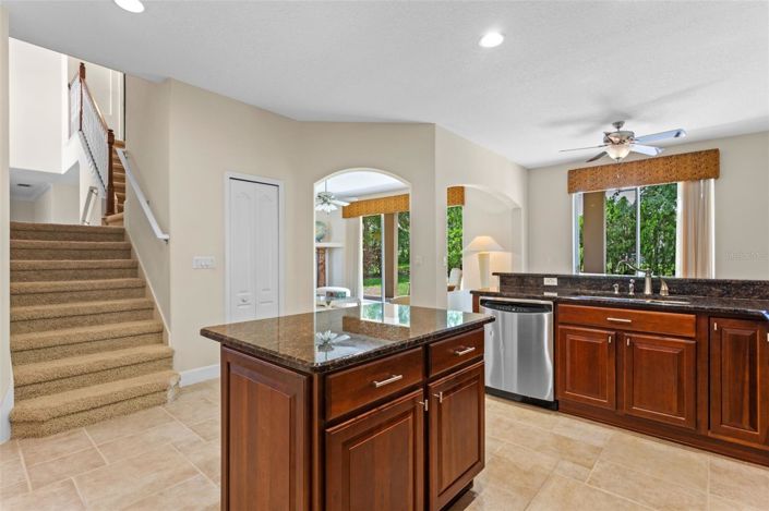 Image No.21-6 Bed House for sale