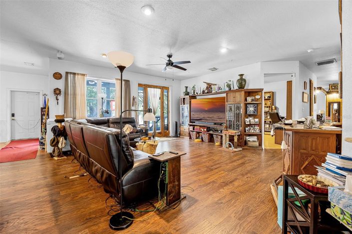 Image No.12-4 Bed House for sale