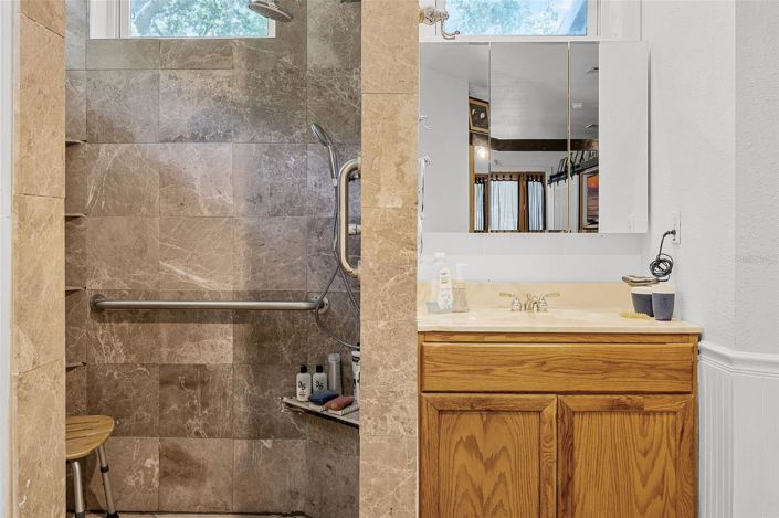 Image No.21-4 Bed House for sale