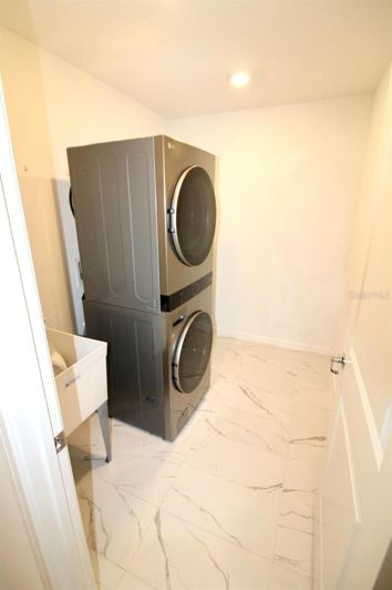 Image No.45-5 Bed House for sale