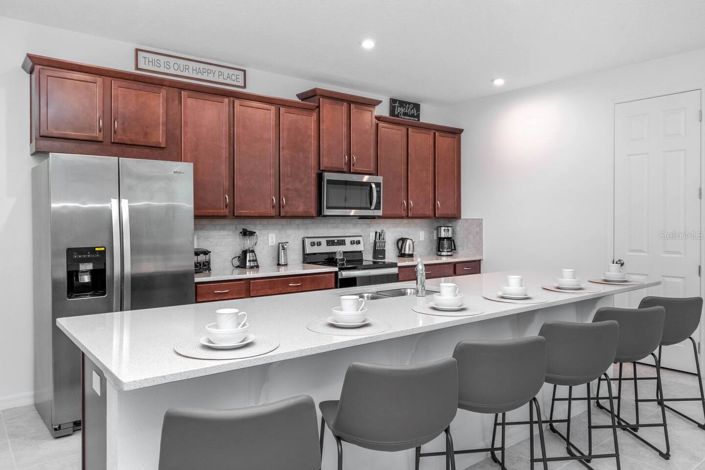 Image No.8-6 Bed House for sale