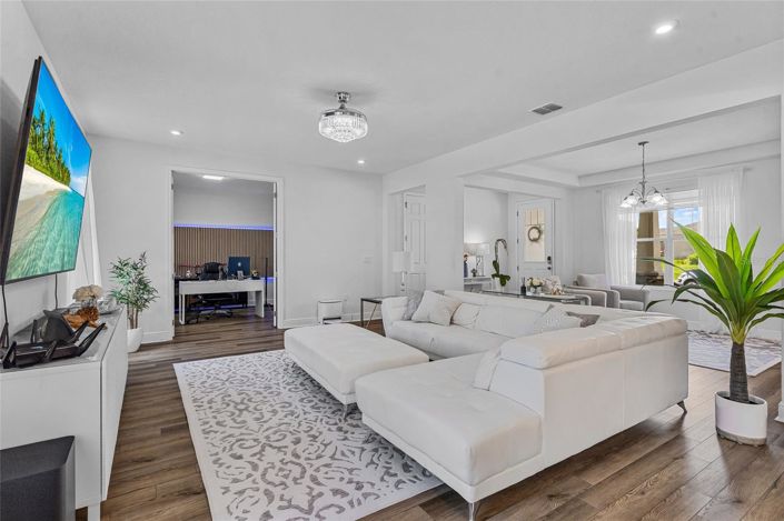 Image No.8-4 Bed House for sale