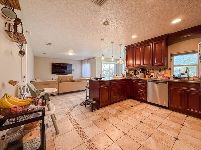 Image No.9-4 Bed House for sale