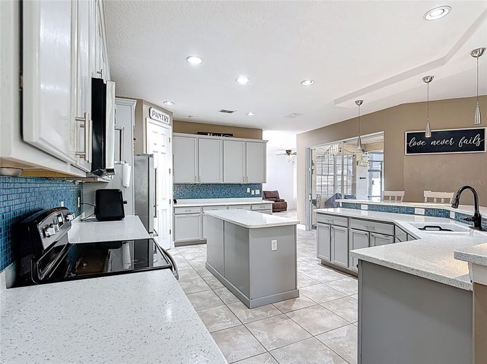 Image No.17-5 Bed House for sale