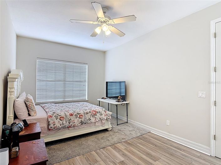 Image No.8-5 Bed House for sale