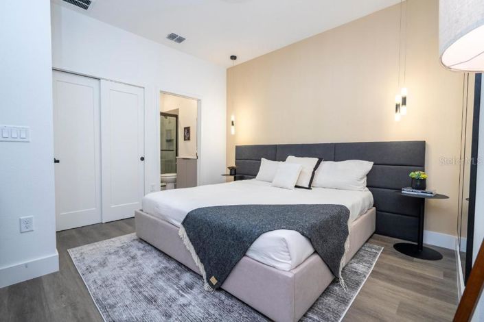 Image No.16-5 Bed Townhouse for sale