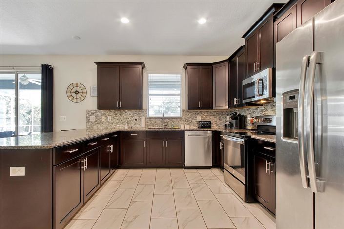 Image No.12-6 Bed House for sale