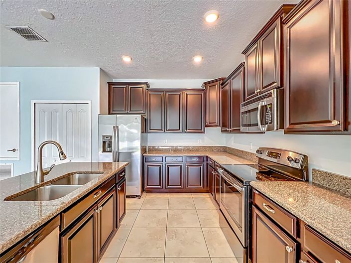 Image No.19-4 Bed House for sale