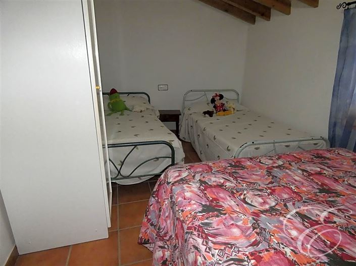 Image No.9-5 Bed Property for sale