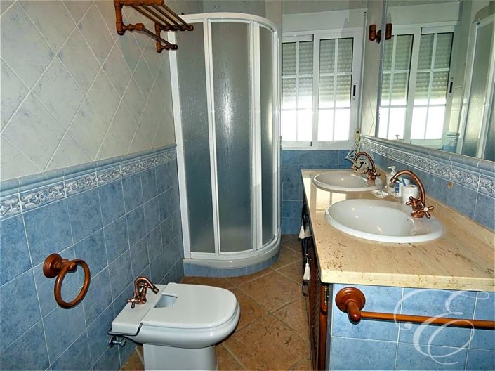 Image No.10-4 Bed Property for sale