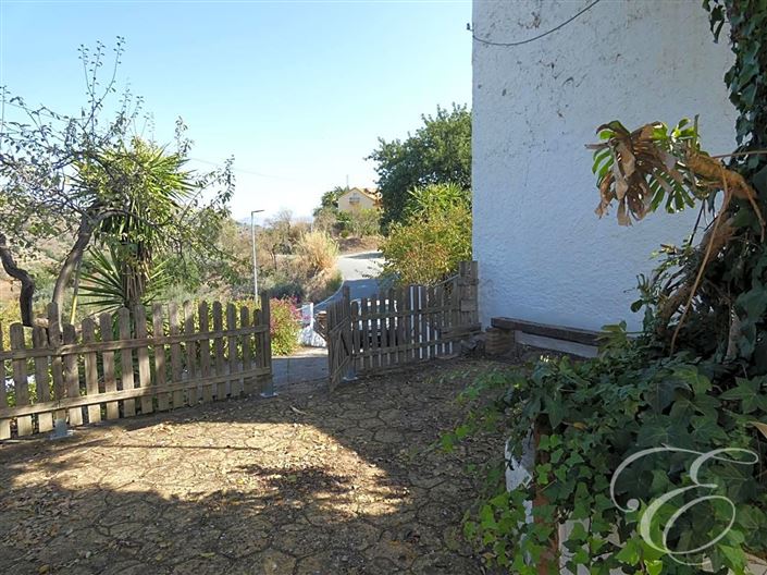 Image No.12-3 Bed Property for sale