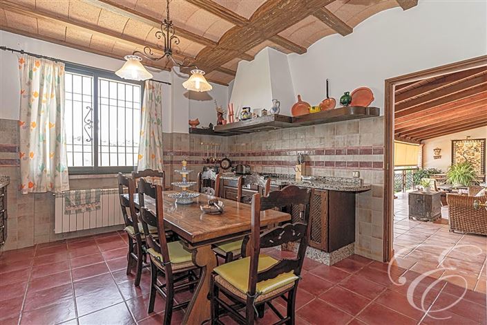 Image No.14-4 Bed Property for sale