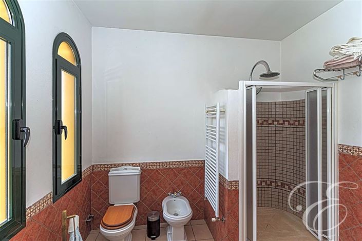 Image No.19-4 Bed Property for sale