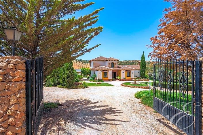 Image No.2-4 Bed Property for sale