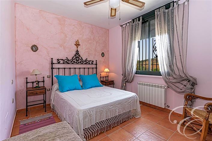 Image No.20-4 Bed Property for sale