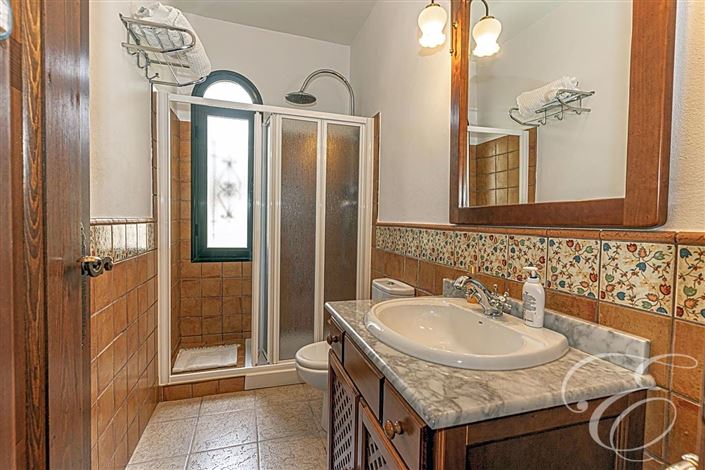 Image No.26-4 Bed Property for sale