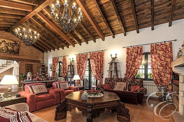 Image No.7-4 Bed Property for sale