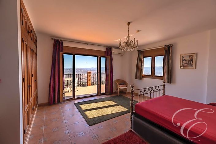 Image No.12-4 Bed Property for sale