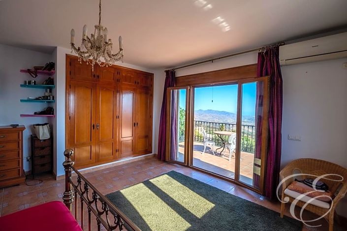 Image No.13-4 Bed Property for sale