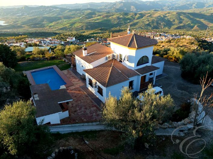 Image No.2-4 Bed Property for sale