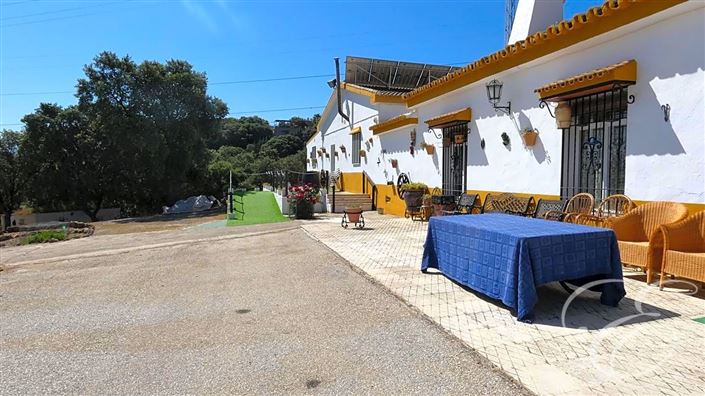 Image No.31-11 Bed Property for sale