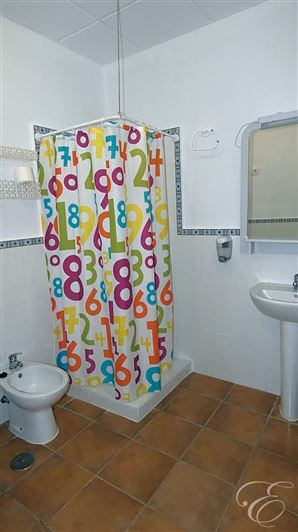 Image No.32-11 Bed Property for sale