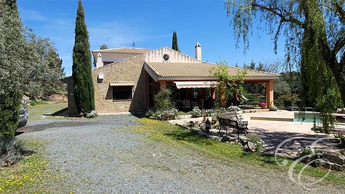 Image No.1-5 Bed Property for sale