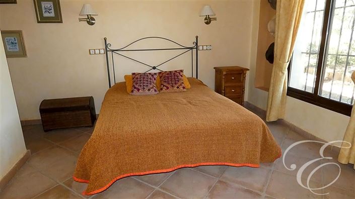 Image No.14-5 Bed Property for sale