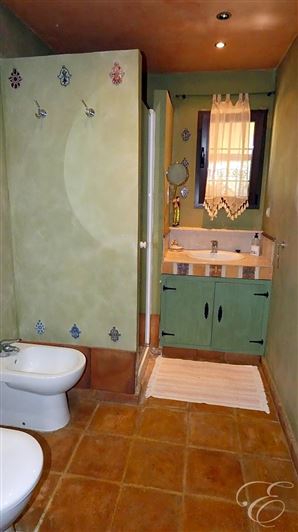 Image No.15-5 Bed Property for sale