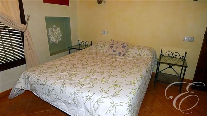 Image No.16-5 Bed Property for sale