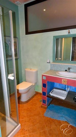 Image No.18-5 Bed Property for sale