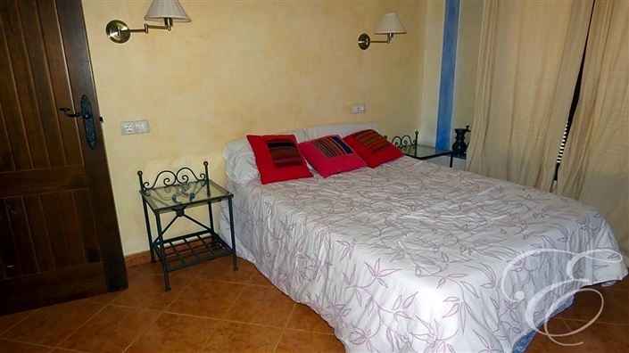 Image No.19-5 Bed Property for sale