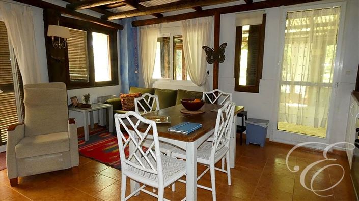 Image No.24-5 Bed Property for sale