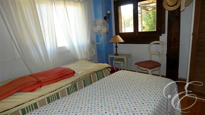 Image No.27-5 Bed Property for sale