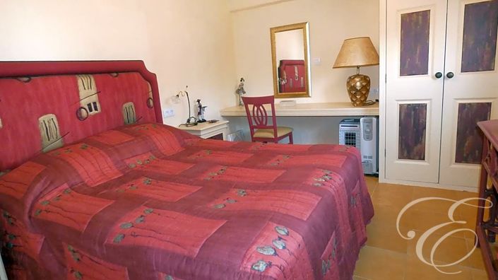 Image No.12-6 Bed Property for sale