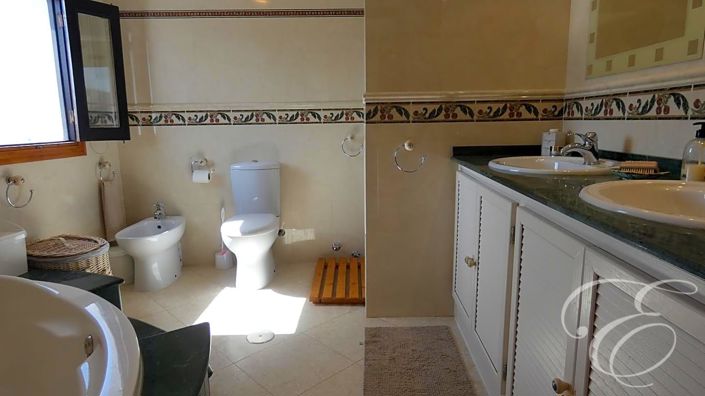 Image No.16-6 Bed Property for sale