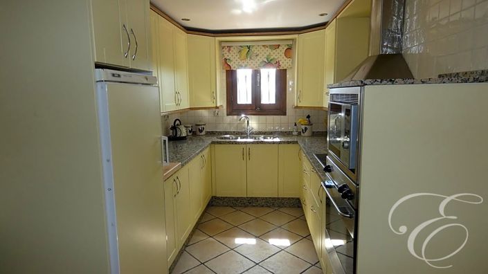 Image No.22-6 Bed Property for sale