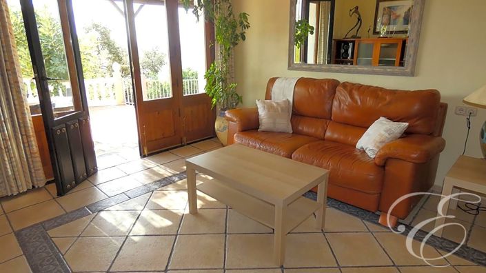 Image No.23-6 Bed Property for sale