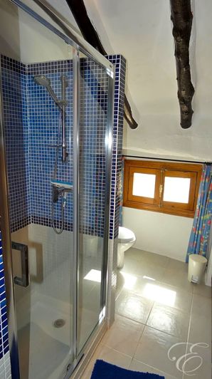 Image No.27-6 Bed Property for sale