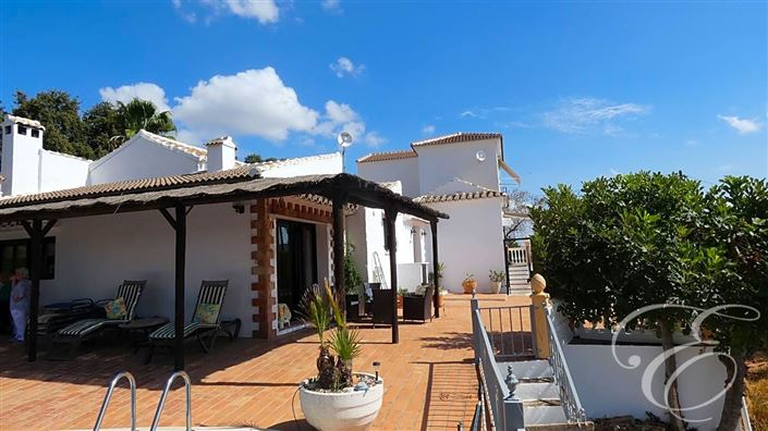 Image No.1-6 Bed Property for sale