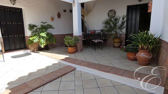 Image No.6-6 Bed Property for sale