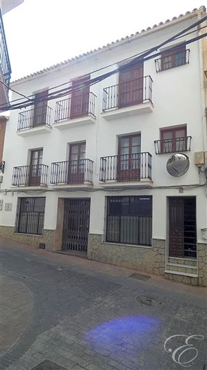 Image No.1-14 Bed Property for sale