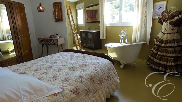 Image No.22-5 Bed Property for sale