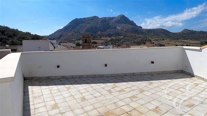 Image No.26-5 Bed Property for sale