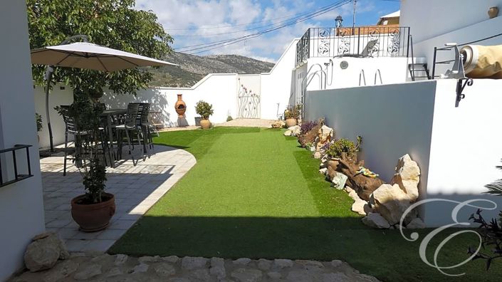 Image No.28-5 Bed Property for sale