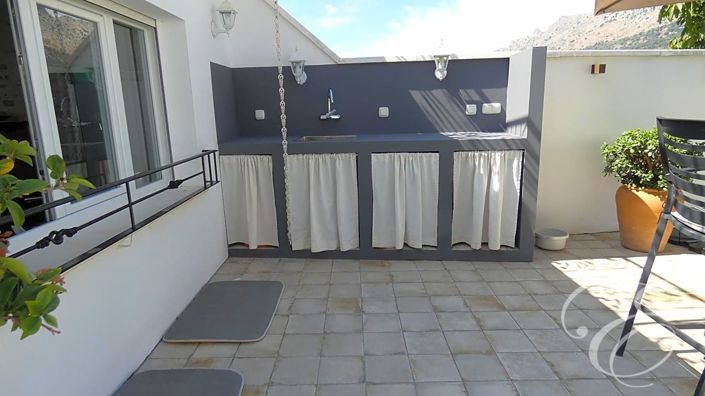 Image No.29-5 Bed Property for sale