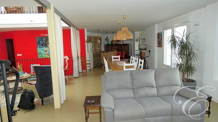 Image No.8-5 Bed Property for sale